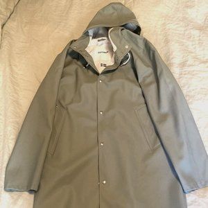 Stutterheim raincoat in Khaki Green (Size L)